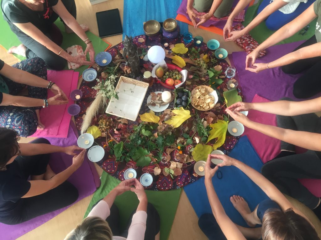 Yoginis de lumiere cercle de femmes saint esteve be happyoga