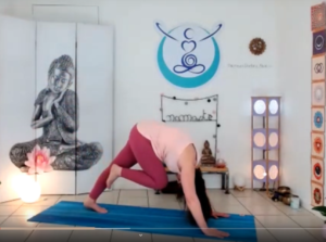 Yoga en lilgne et digestion posture massante